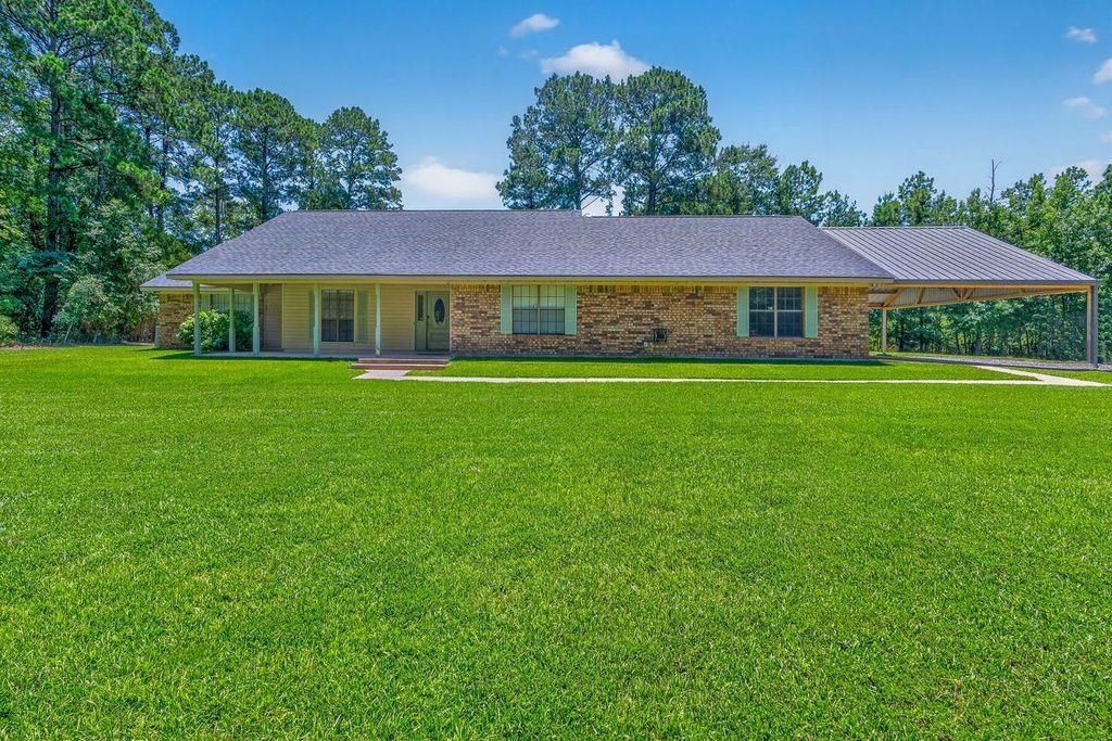 808 Mercer Rd, Marshall, TX 75672