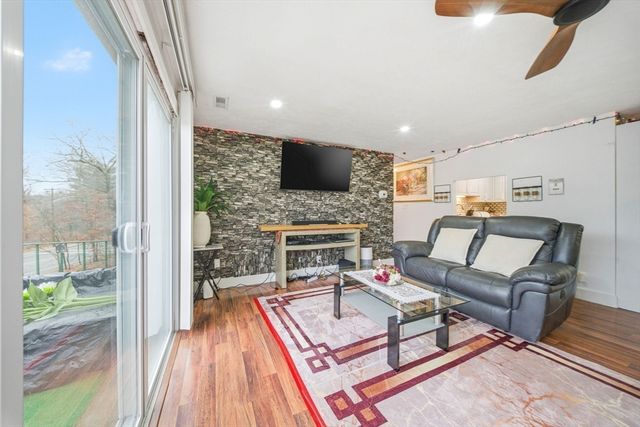 502 Oak 9, Brockton, MA 02301