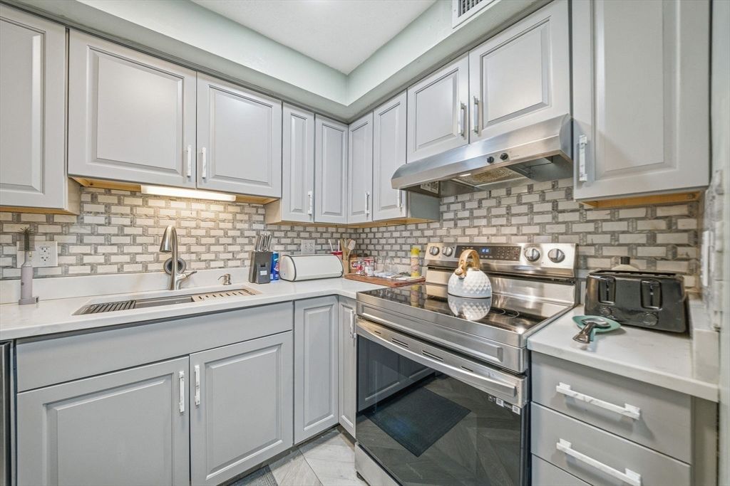 502 Oak 9, Brockton, MA 02301