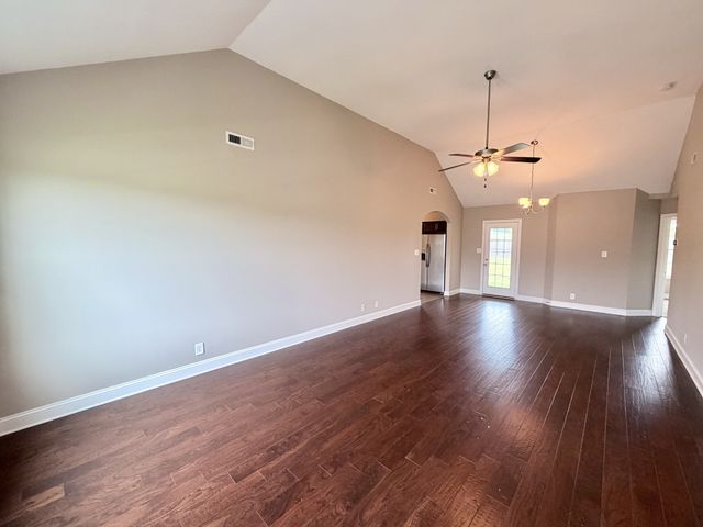 106 Ambridge St, Oak Grove, KY 42262