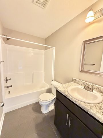 106 Ambridge St, Oak Grove, KY 42262