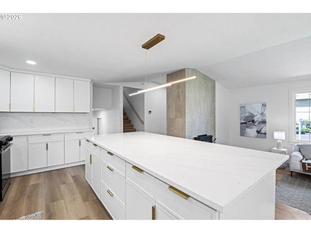812 Ne 28TH St, Gresham, OR 97030