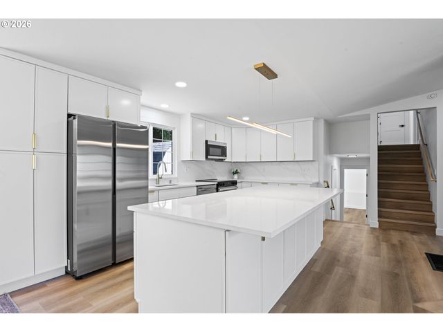 812 Ne 28TH St, Gresham, OR 97030