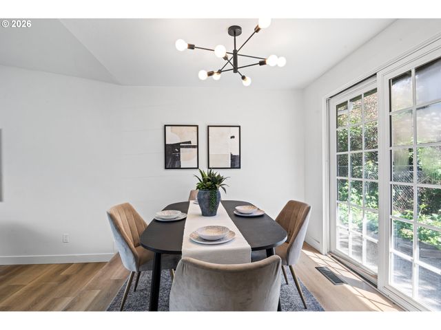812 Ne 28TH St, Gresham, OR 97030
