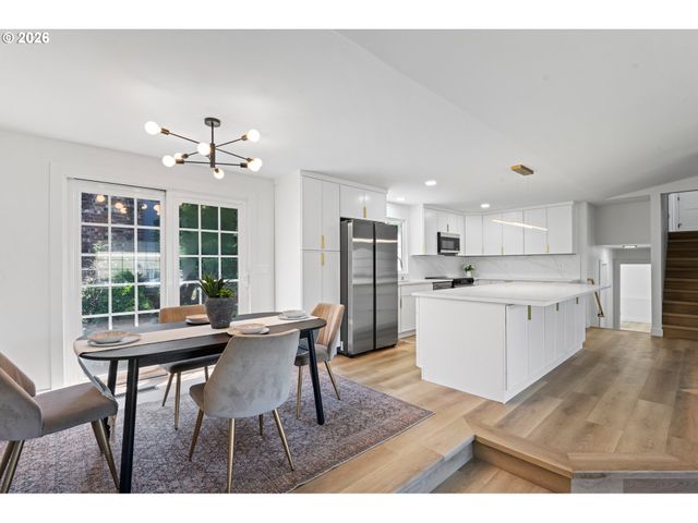 812 Ne 28TH St, Gresham, OR 97030