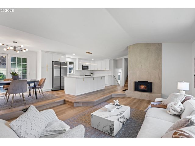 812 Ne 28TH St, Gresham, OR 97030