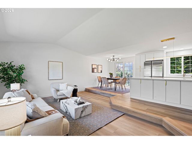 812 Ne 28TH St, Gresham, OR 97030