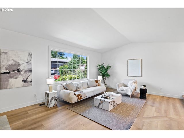 812 Ne 28TH St, Gresham, OR 97030