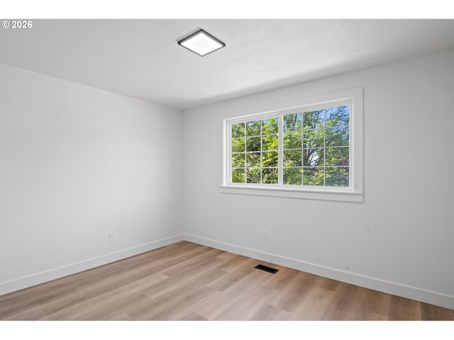 812 Ne 28TH St, Gresham, OR 97030
