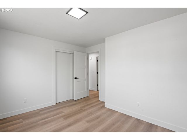 812 Ne 28TH St, Gresham, OR 97030