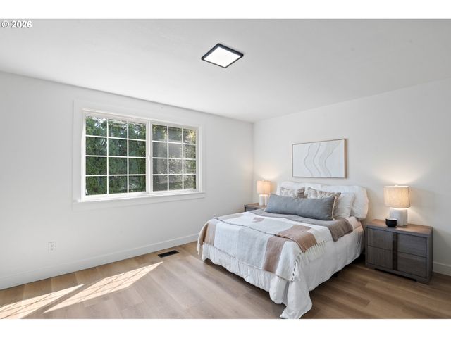 812 Ne 28TH St, Gresham, OR 97030