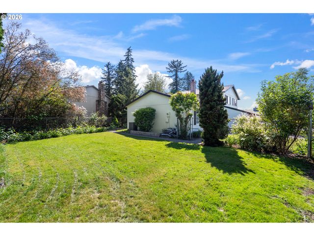 812 Ne 28TH St, Gresham, OR 97030