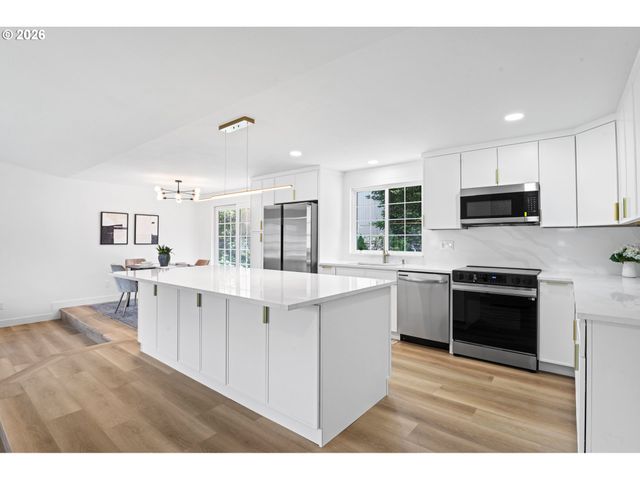 812 Ne 28TH St, Gresham, OR 97030