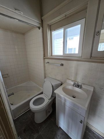 1033 1st Street, Jackson, MI 49203