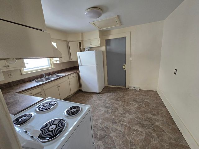 1033 1st Street, Jackson, MI 49203