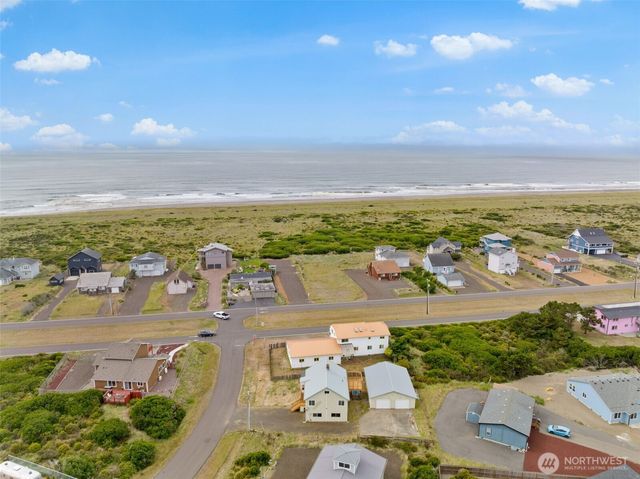 496 Winlock Street, Ocean Shores, WA 98569