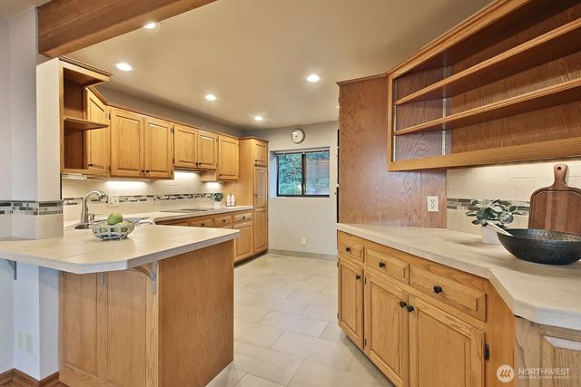 8267 Franklin Road, Clinton, WA 98236