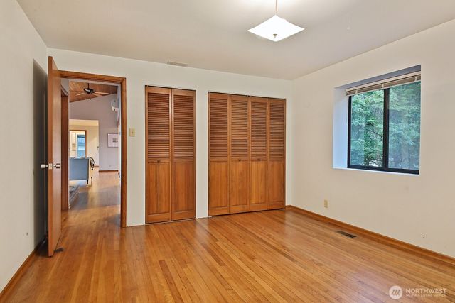 8267 Franklin Road, Clinton, WA 98236