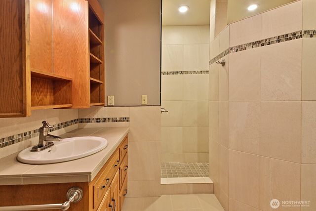 8267 Franklin Road, Clinton, WA 98236