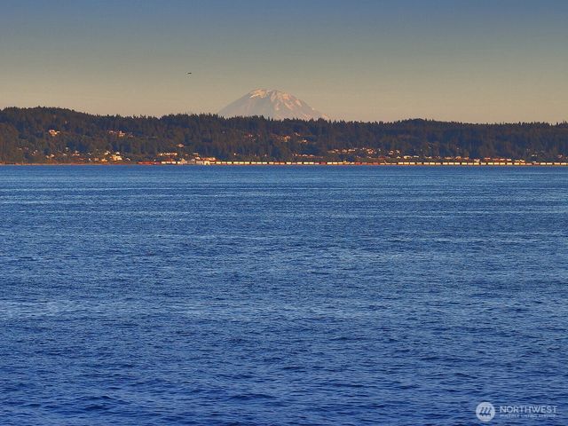 8267 Franklin Road, Clinton, WA 98236