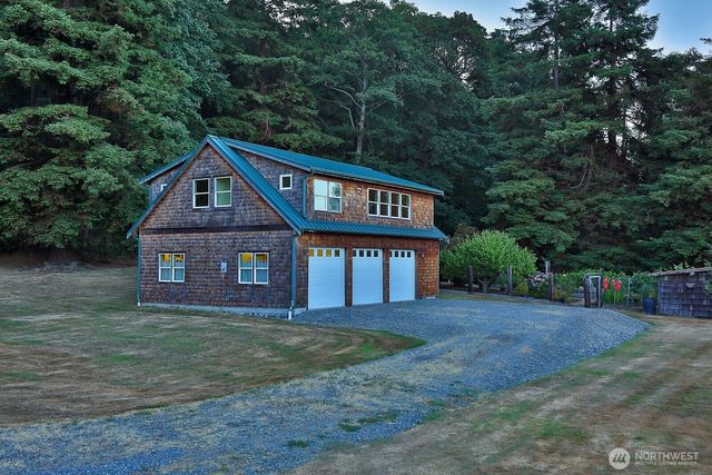 8267 Franklin Road, Clinton, WA 98236