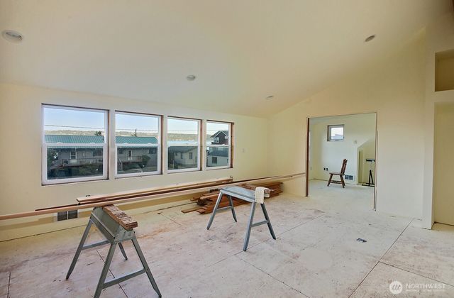8267 Franklin Road, Clinton, WA 98236
