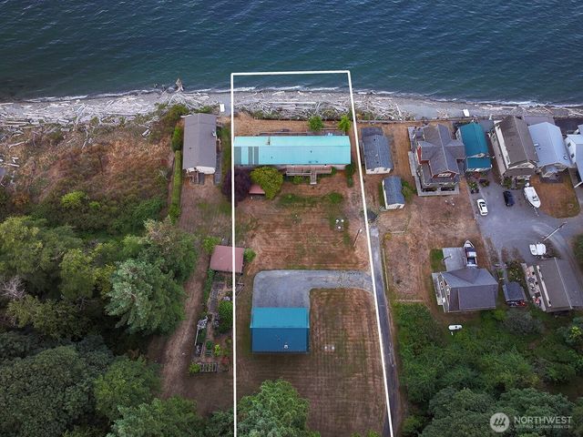 8267 Franklin Road, Clinton, WA 98236