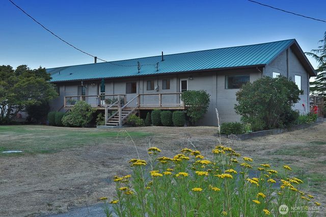 8267 Franklin Road, Clinton, WA 98236