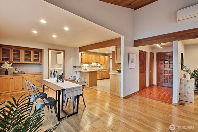 8267 Franklin Road, Clinton, WA 98236