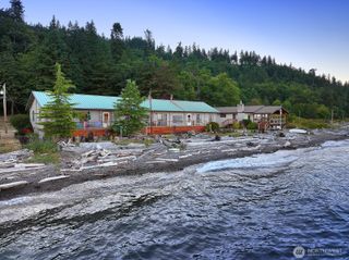 8267 Franklin Road, Clinton, WA 98236