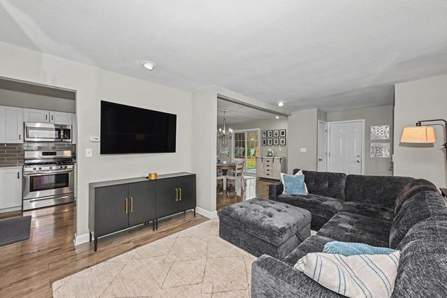 7170 S 35th STREET, Franklin, WI 53132
