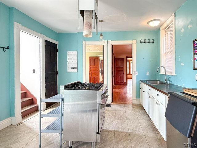 1129 Summit Place, Utica, NY 13501