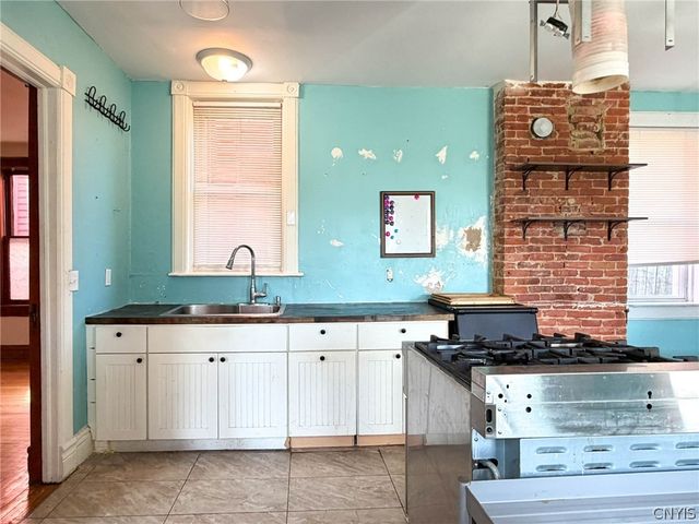 1129 Summit Place, Utica, NY 13501