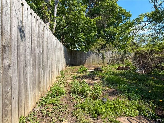 1129 Summit Place, Utica, NY 13501
