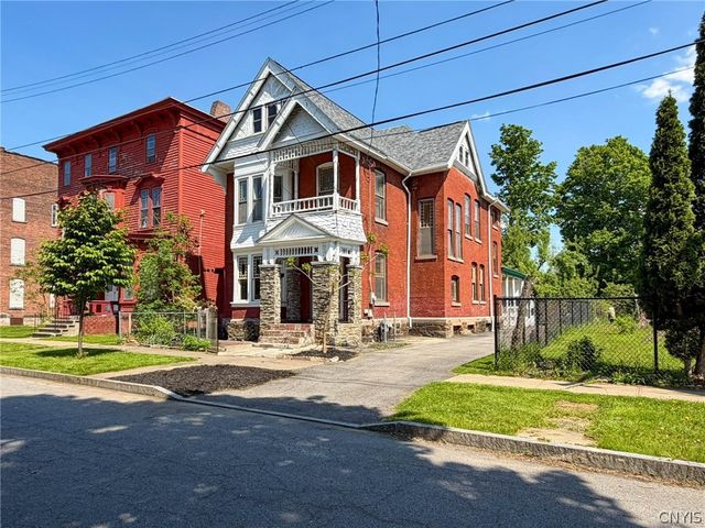 1129 Summit Place, Utica, NY 13501
