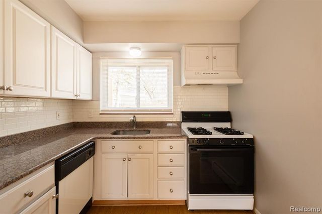 495 Miller Avenue Apt. 104, Rochester, MI 48307