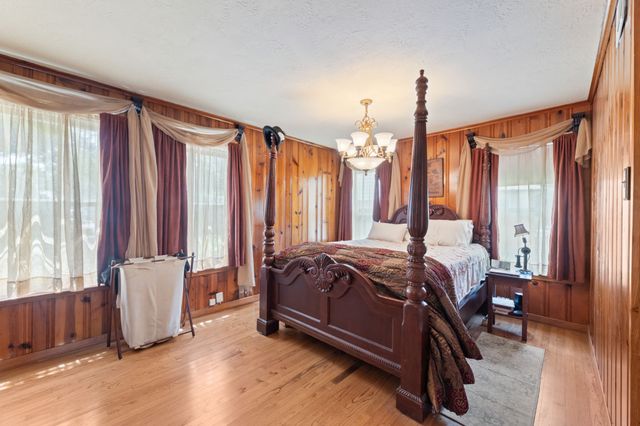 10382 Newcombe Drive, Dallas, TX 75228