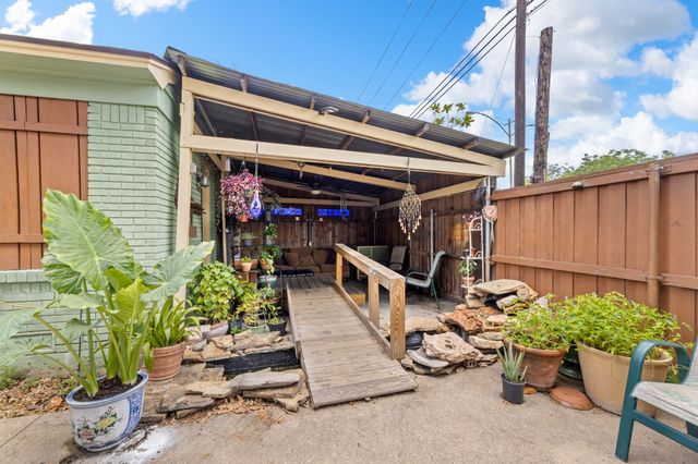 10382 Newcombe Drive, Dallas, TX 75228