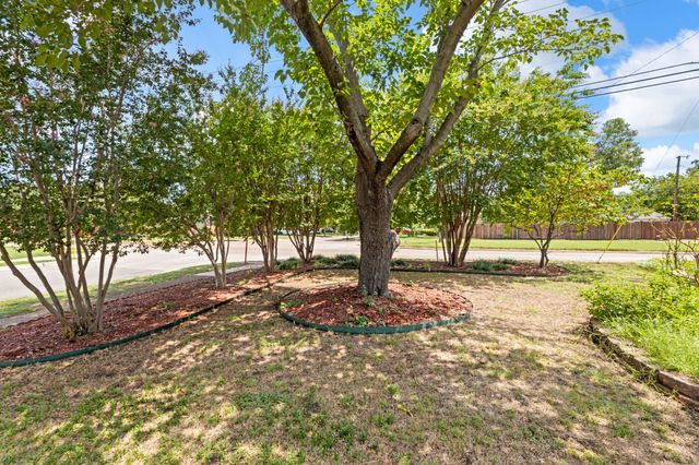 10382 Newcombe Drive, Dallas, TX 75228