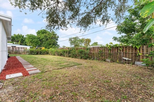 6231 NW 18th St, Sunrise, FL 33313