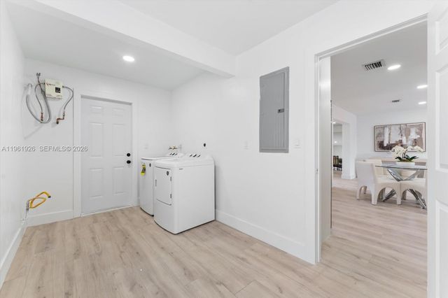 6231 NW 18th St, Sunrise, FL 33313