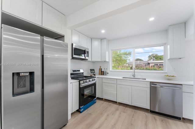 6231 NW 18th St, Sunrise, FL 33313