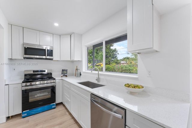 6231 NW 18th St, Sunrise, FL 33313