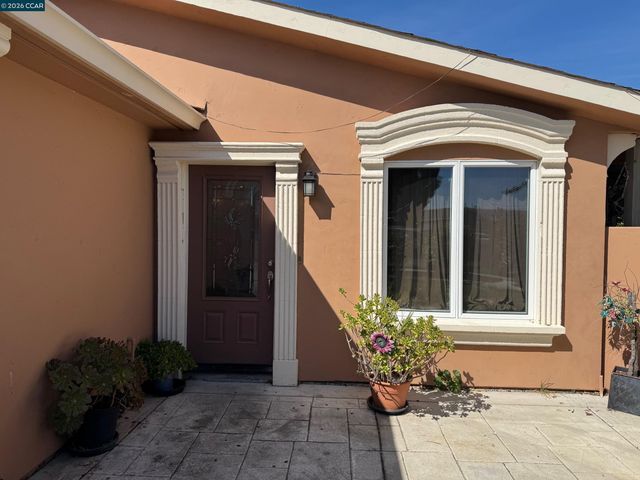 5 Island View Dr, Bay Point, CA 94565