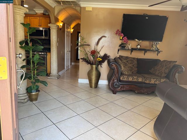 5 Island View Dr, Bay Point, CA 94565