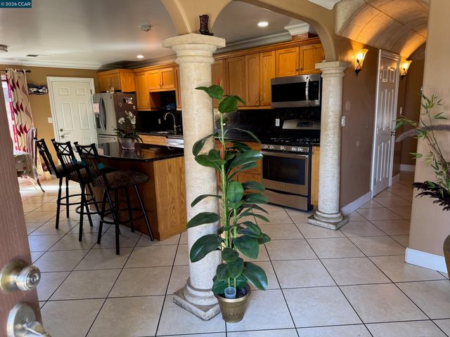 5 Island View Dr, Bay Point, CA 94565