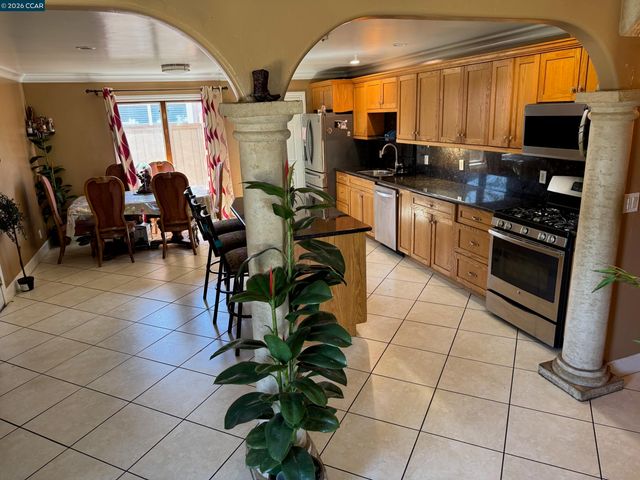 5 Island View Dr, Bay Point, CA 94565