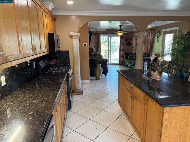 5 Island View Dr, Bay Point, CA 94565