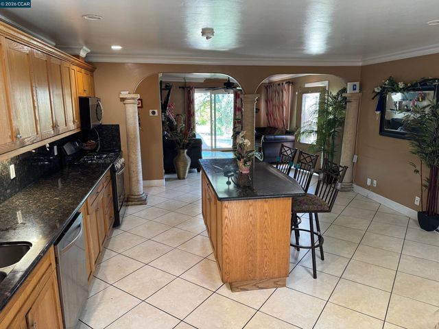 5 Island View Dr, Bay Point, CA 94565