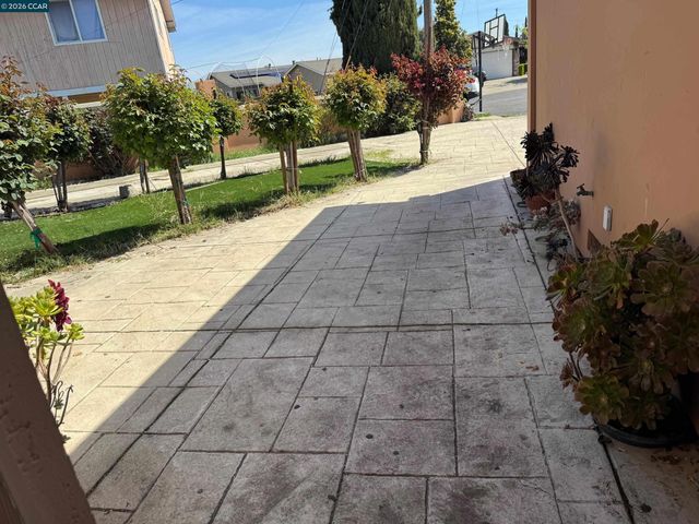 5 Island View Dr, Bay Point, CA 94565